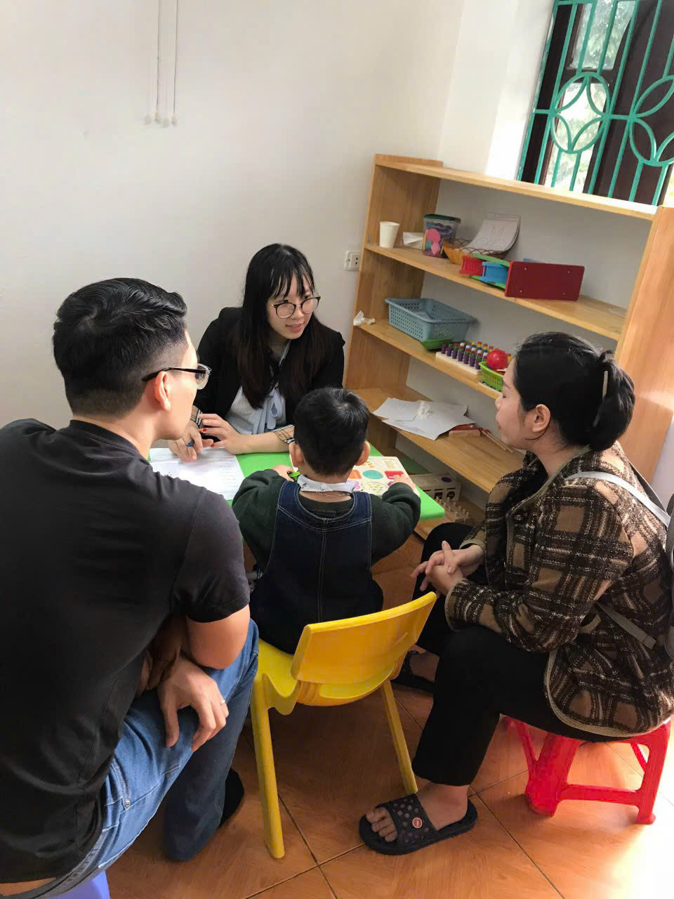 Cô Nguyễn Thu Thủy, người sáng lập trung tâm nghiên cứu Tâm Lý- Giáo dục đặc biệt HoH Thái Bình.