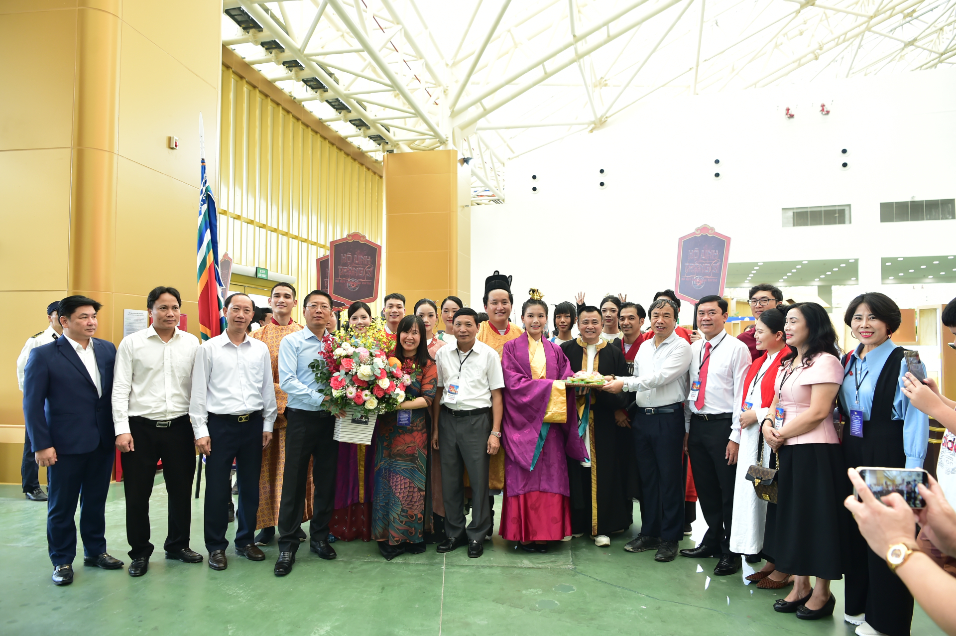 Ekip sản xuất của Hộ Linh Tráng sĩ  tại buổi Triển lãm