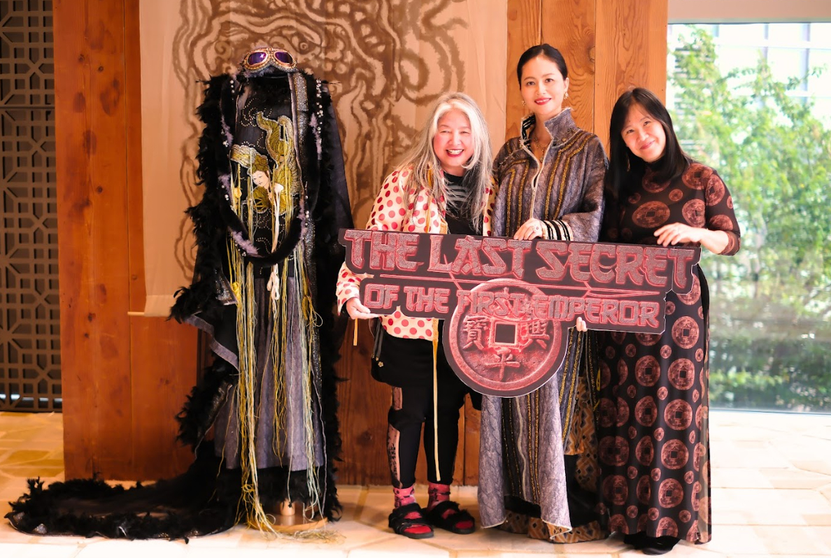 Trang phục và hình ảnh bộ phim được giới thiệu tới bạn bè quốc tế 