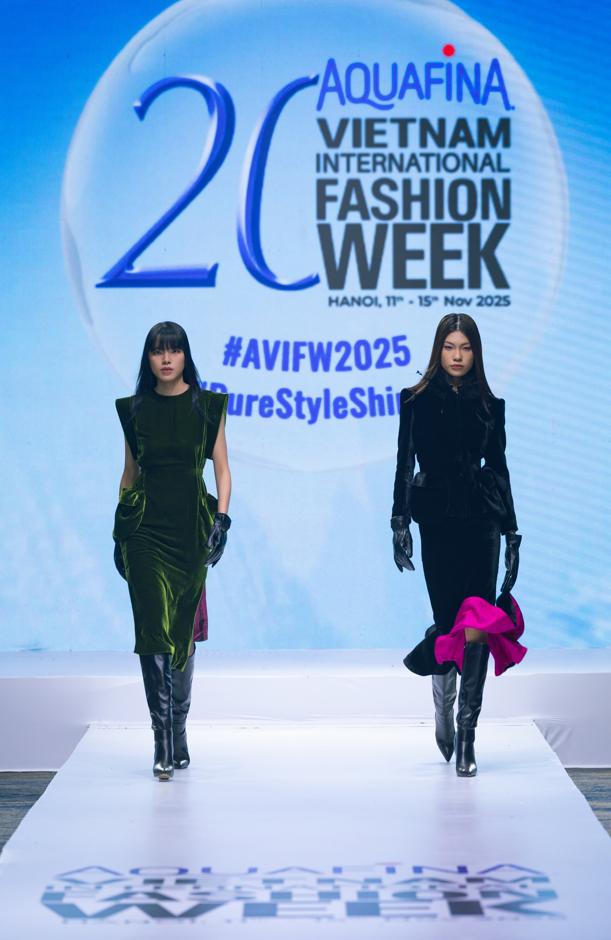 2 thiết kế ấn tượng trên chất liệu nhung lụa của NTK Hà Linh Thư 