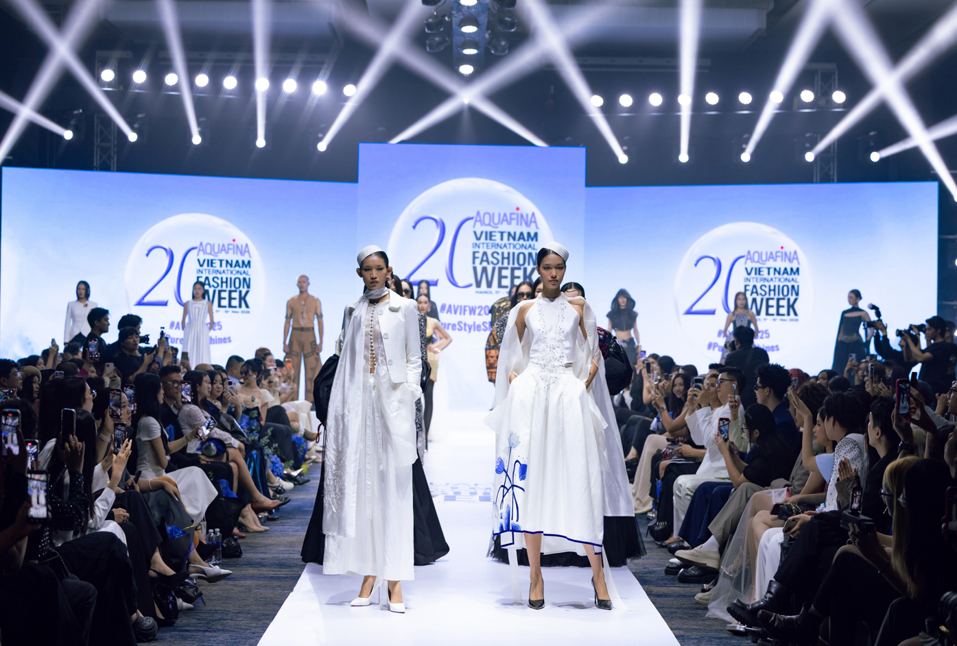 Các thiết kế “nhá hàng” cho Aquafina Vietnam International Fashion Week F_W 2025