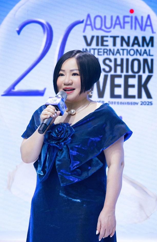 Bà Trang Lê, Chủ tịch Aquafina Tuần lễ thời trang Quốc tế Việt Nam đã có những chia sẻ đầy cảm xúc tại buổi họp báo