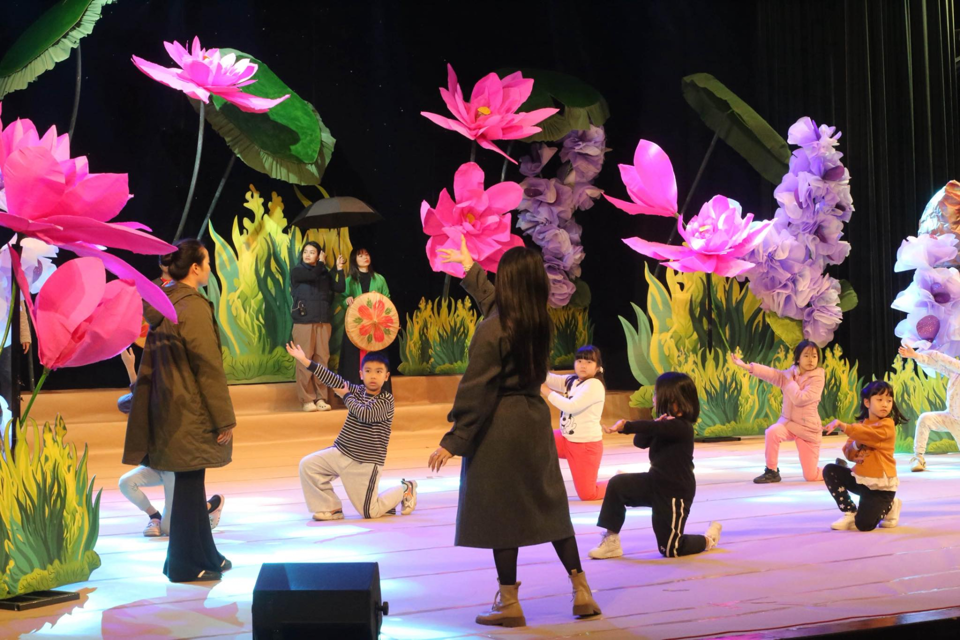 Các bạn nhỏ tích cực tập luyện cho buổi nhạc kịch