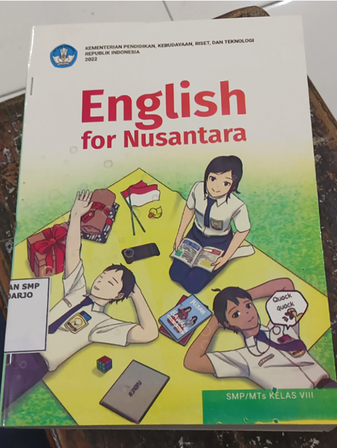 Bìa sách giáo khoa tiếng Anh gây tranh cãi của Indonesia.