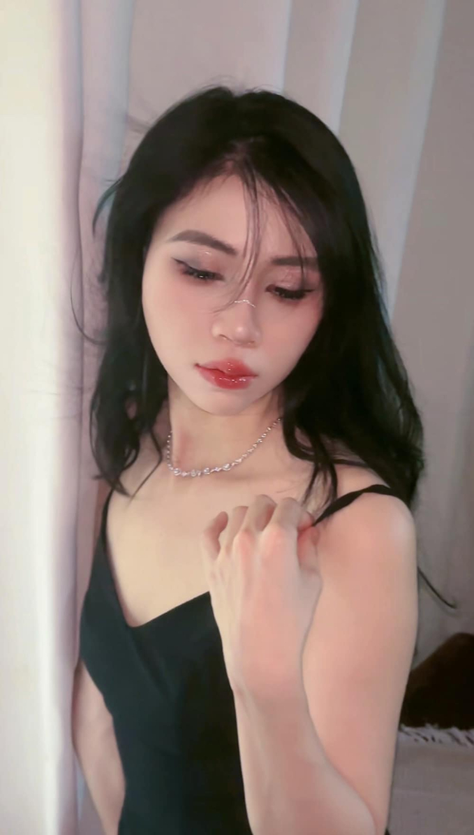 Gấm Kami - Thơ Nguyễn lên bàn cân nhan sắc, dân tình có thái độ trái ngược trước hai giao diện mới 