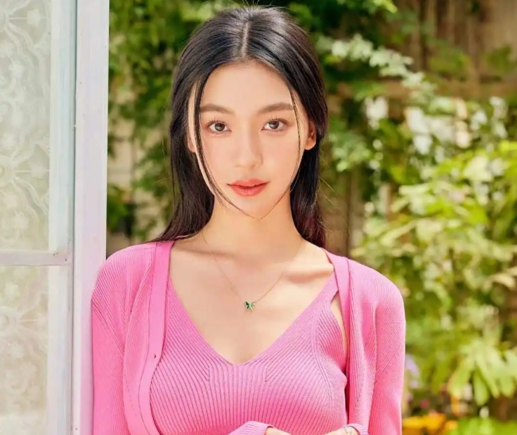 Nữ streamer có tâm hồn đẹp, tuyên bố biến tiền donate thành quỹ từ thiện công khai