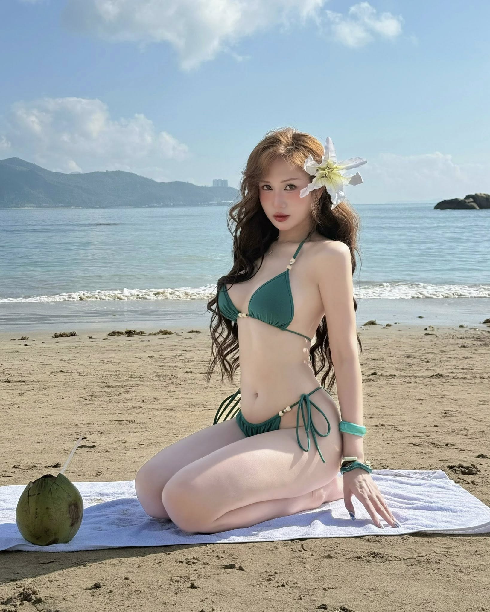 Hướng dẫn tạo dáng đi biển, bộ ảnh của hot girl này khiến người xem không thể rời mắt