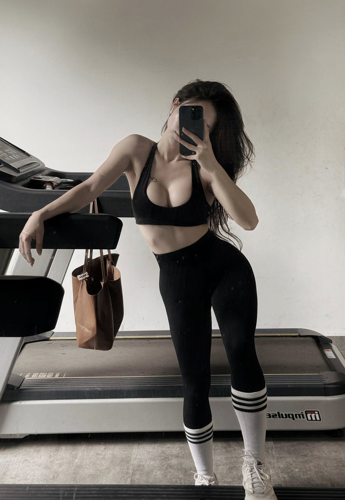 Khoảnh khắc gái xinh sân Pick phát khóc trước camera, hành trình độ dáng 