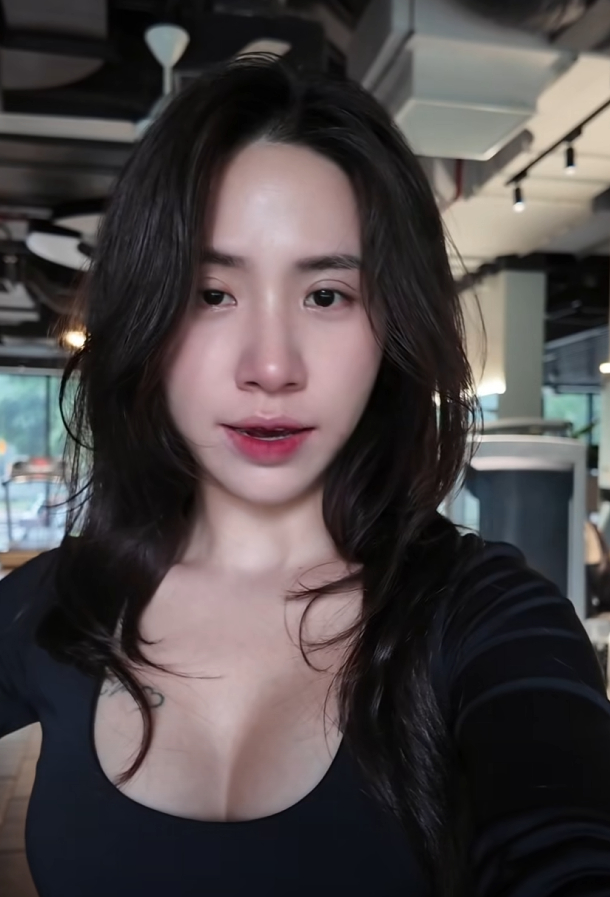 Khoảnh khắc gái xinh sân Pick phát khóc trước camera, hành trình độ dáng 