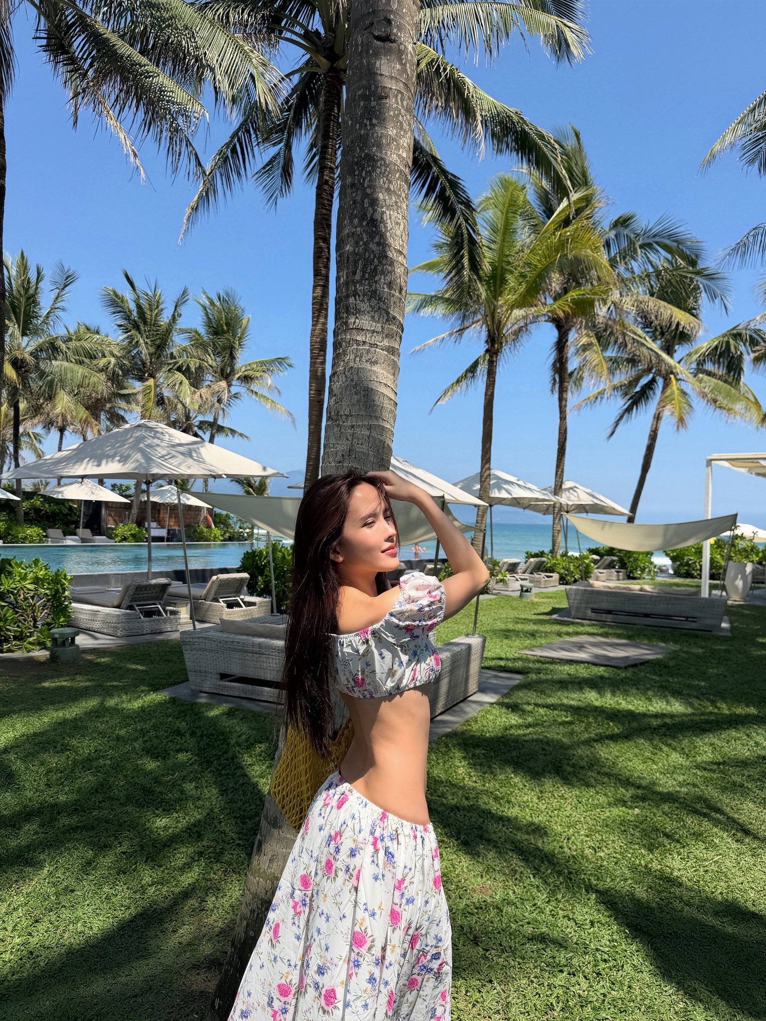 Hot girl họ Thiều khởi động đường đua bikini 2026: Vóc dáng chuẩn chỉnh khiến biển xanh cũng phải 