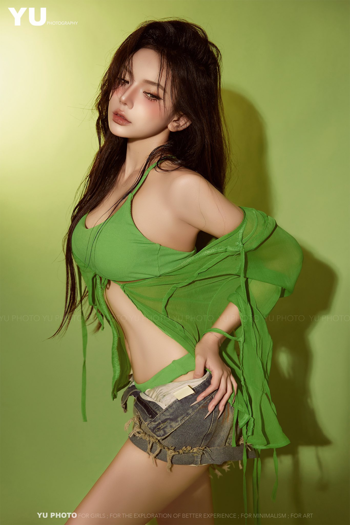 Gái xinh chia sẻ bài đăng về 