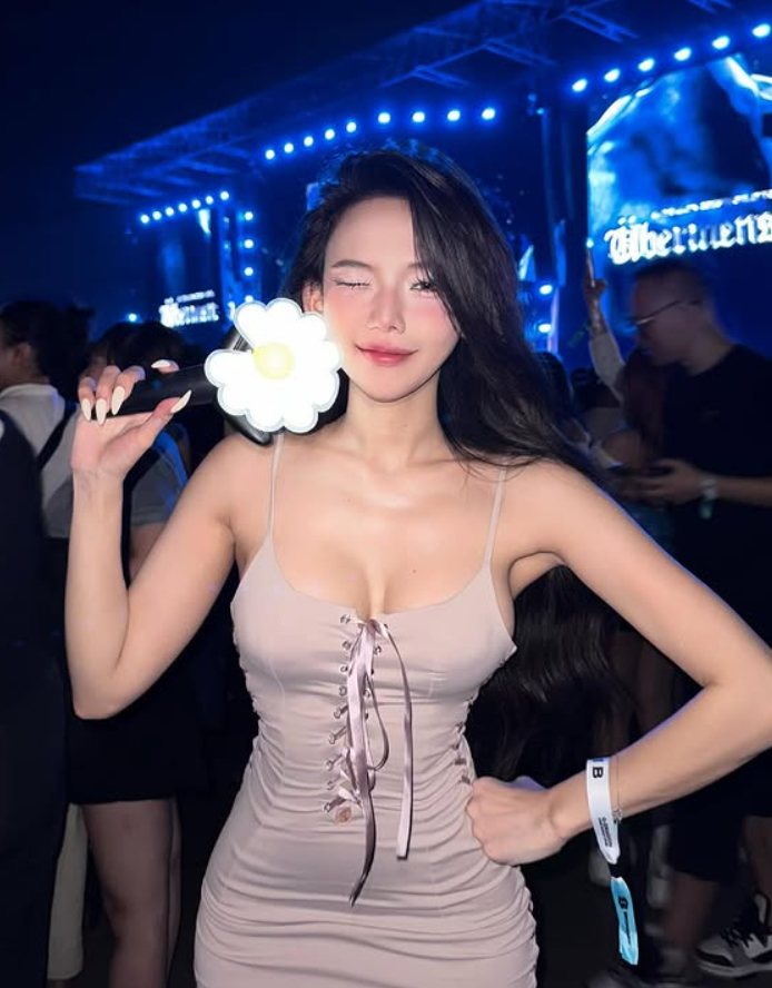 Gái xinh chia sẻ bài đăng về 