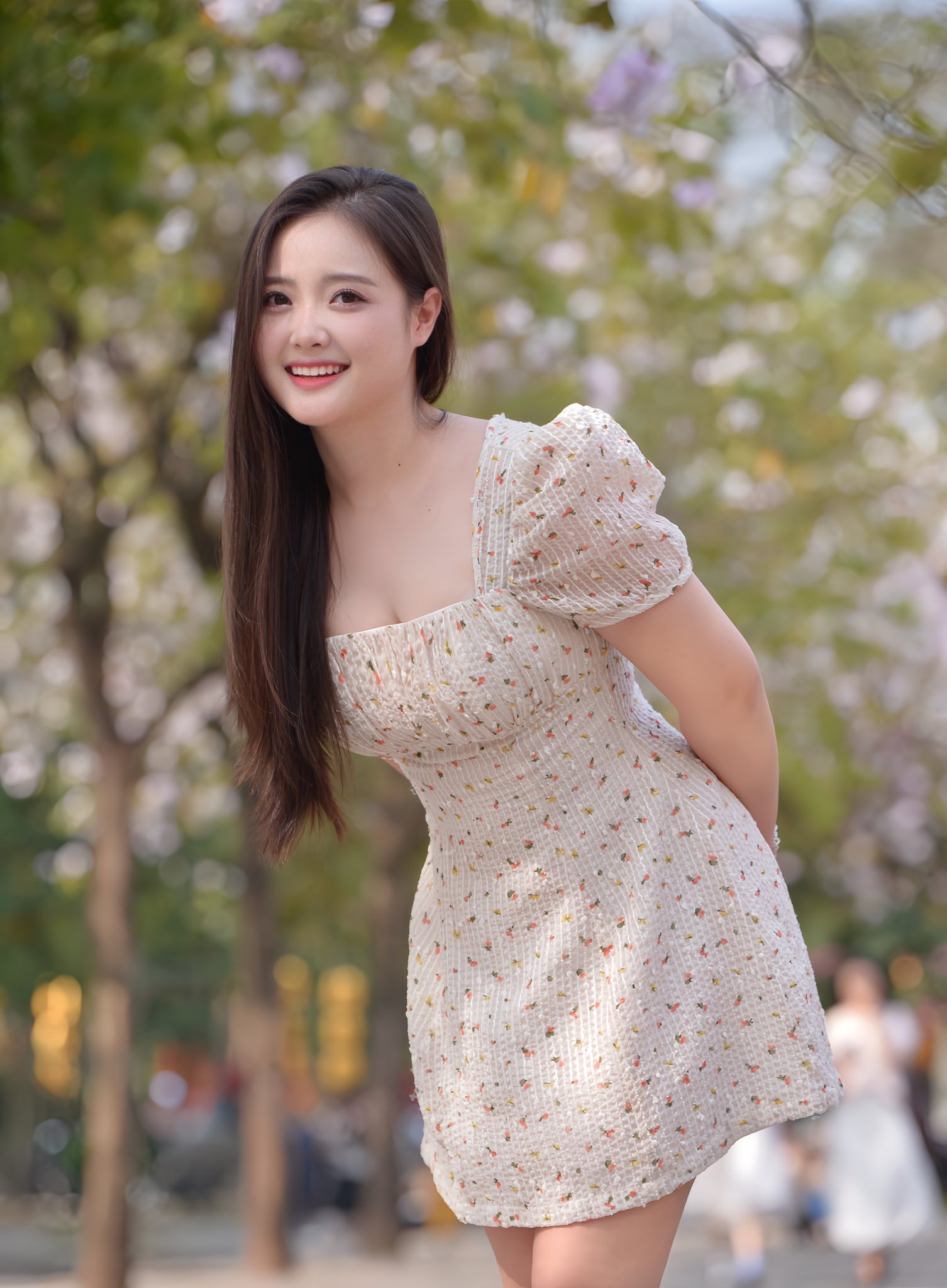 Đón sinh nhật tuổi 23, nữ MC 