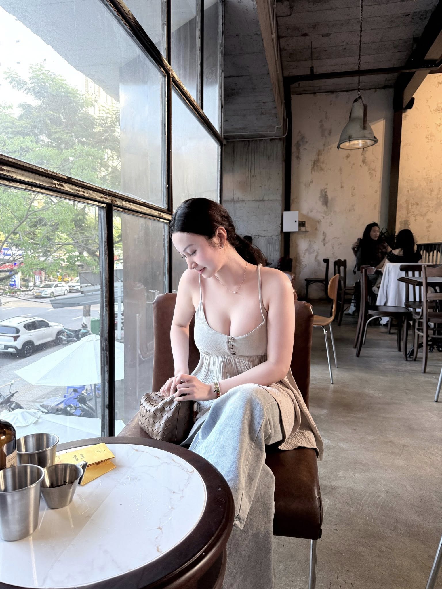 Danh tính gái xinh khiến fan vừa ngắm đã xuất khẩu thành thơ, loạt ảnh xem là thấy yêu đời!