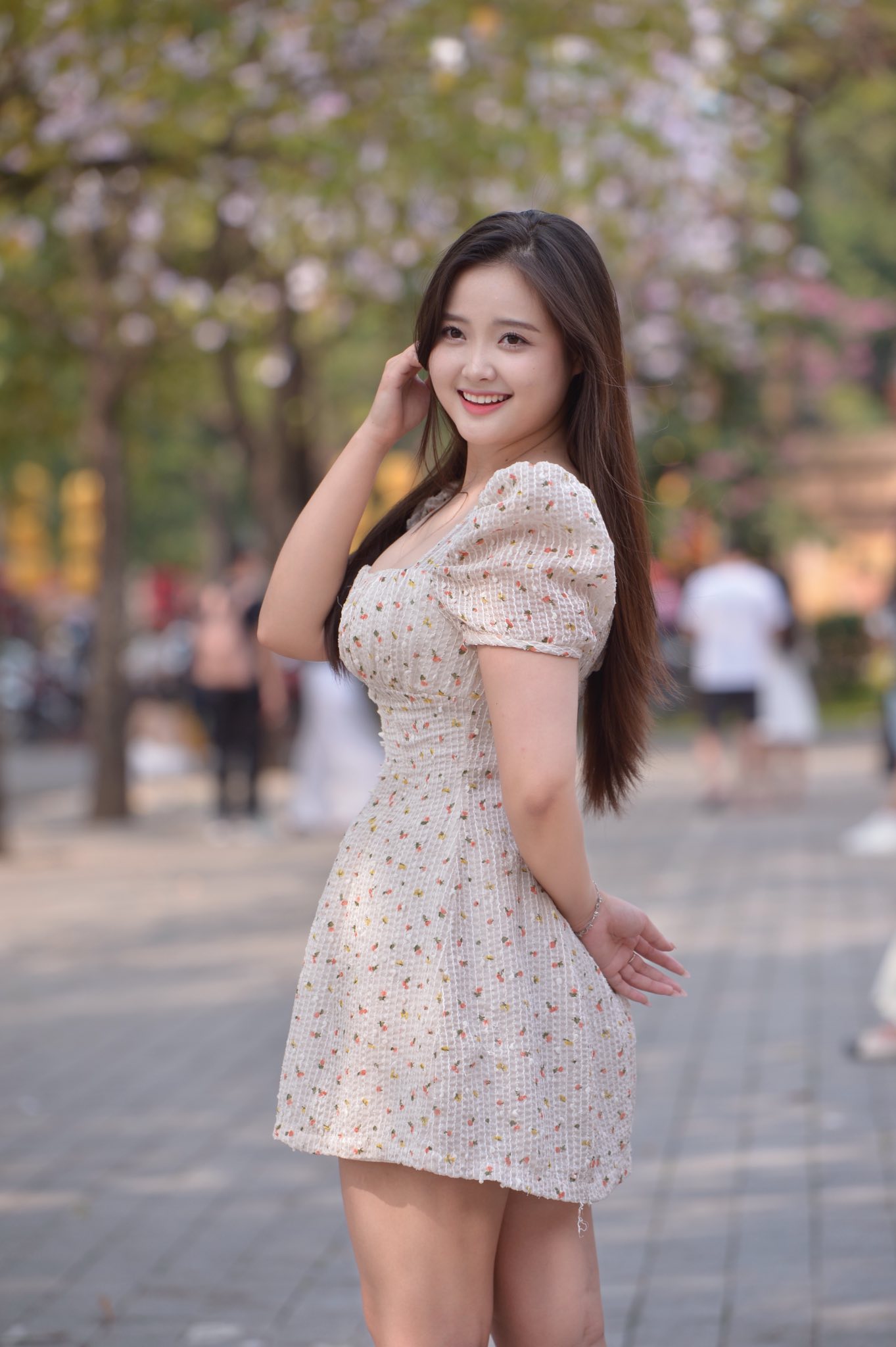 Đón sinh nhật tuổi 23, nữ MC 