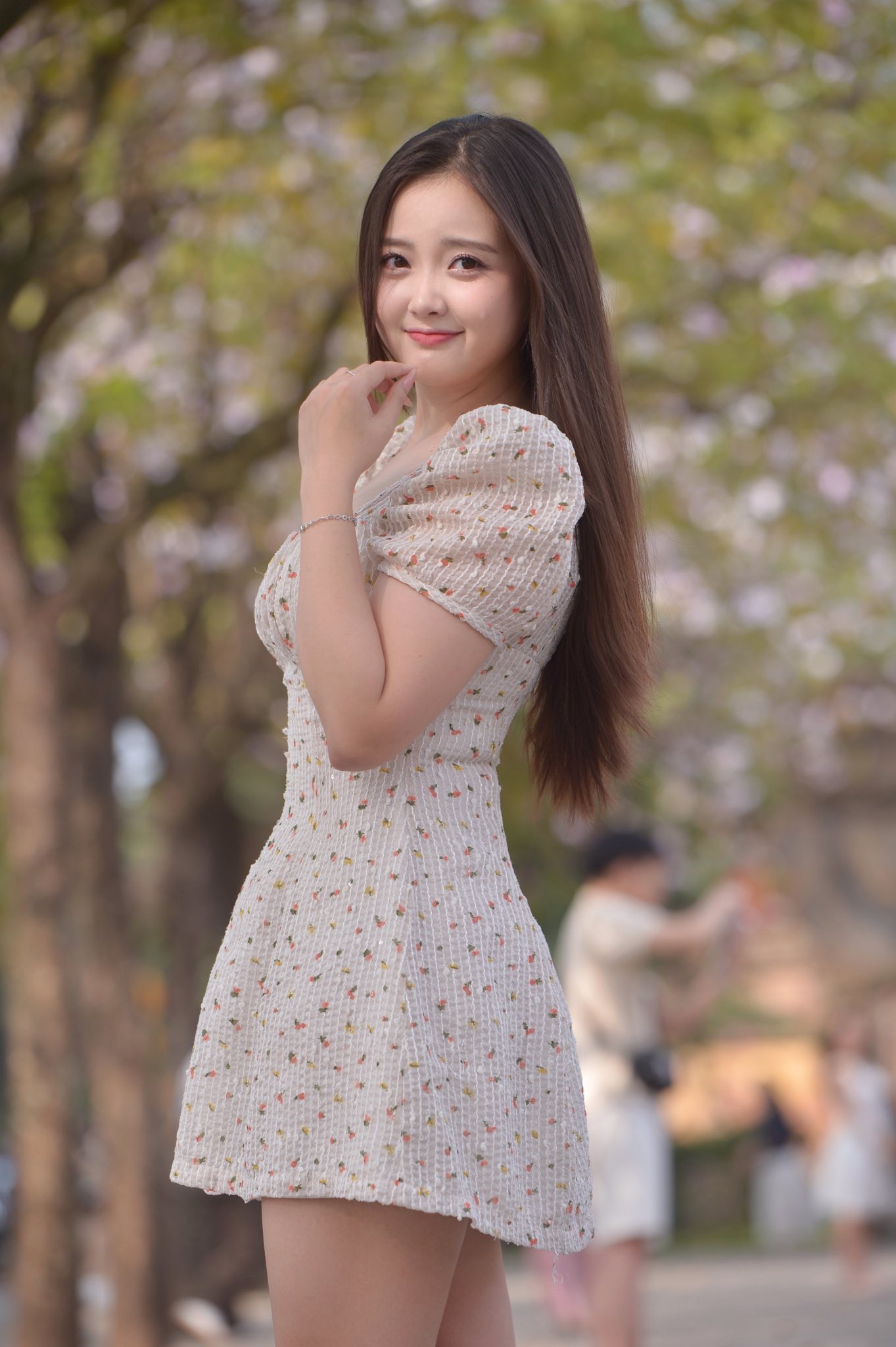 Đón sinh nhật tuổi 23, nữ MC 