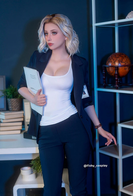 Game bom tấn ra mắt quá thành công, nữ chính bất ngờ có hàng loạt màn cosplay gợi cảm, người chơi ấn tượng mạnh