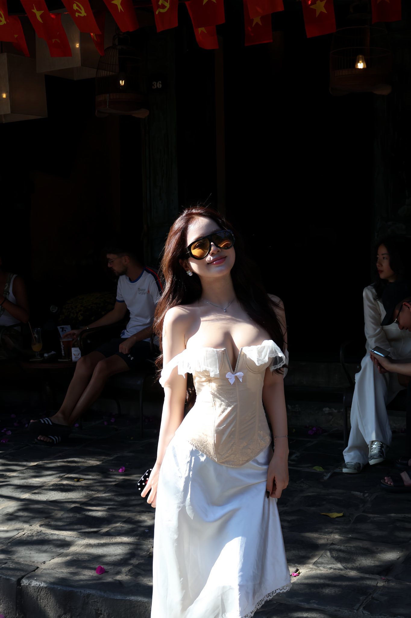 Tự tin thả dáng dịp 8/3, có lẽ hot girl này chính là bông hoa đẹp nhất