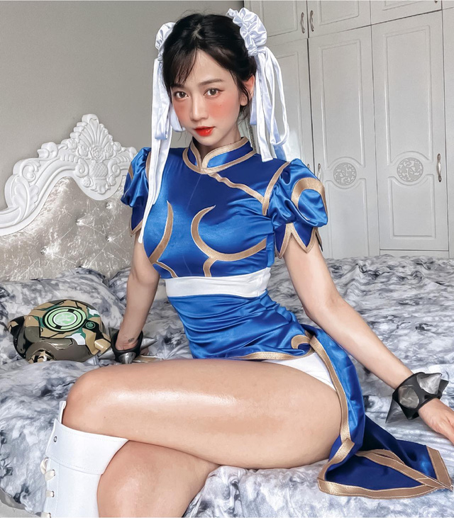 Đẳng cấp Chun-li đời thực, tung cú xoạc chân thẳng tắp, có khiến phiên bản của Lê Bống 