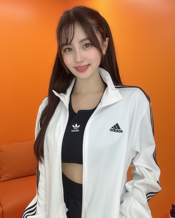 Kiếm tiền nhờ ảnh gợi cảm, nàng hot girl gây sốc khi cấm fan nhìn vòng một, đưa ra 