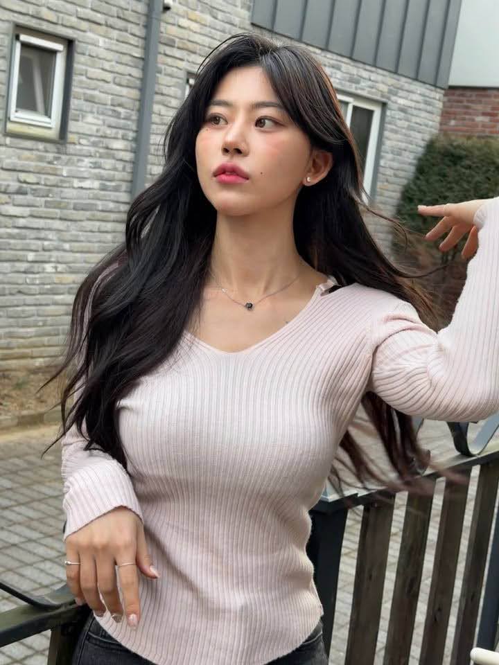 Cận cảnh nhan sắc “nữ pháp sư đẹp nhất Hàn Quốc” khiến dân tình xôn xao