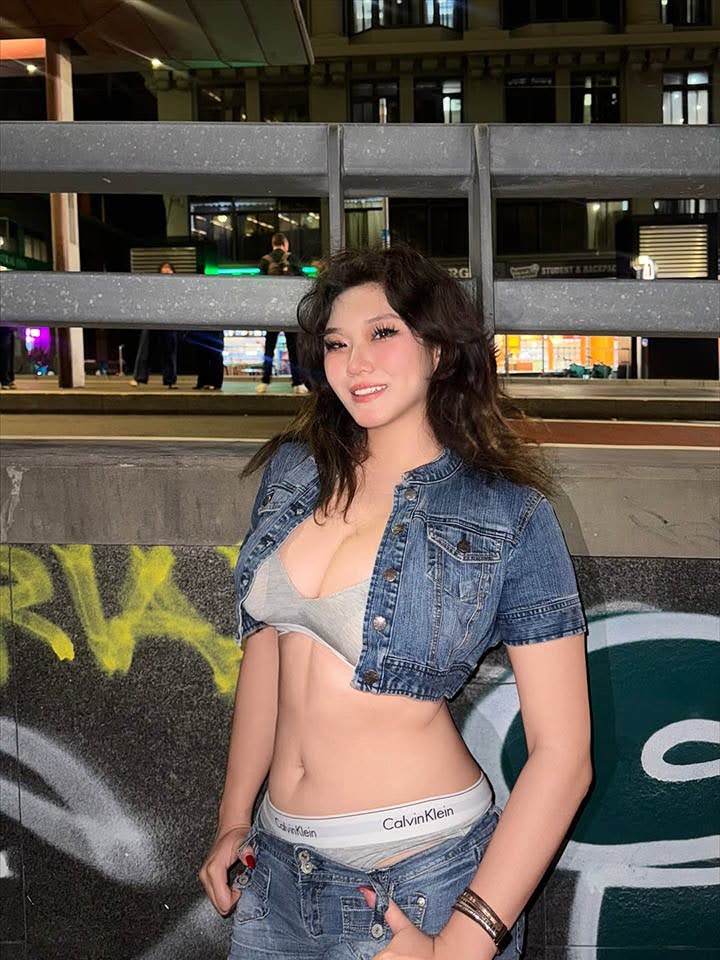 Bông hồng lai người Úc khiến fan mê mệt vì mặc đồ Âu hay Á đều là “cực phẩm”