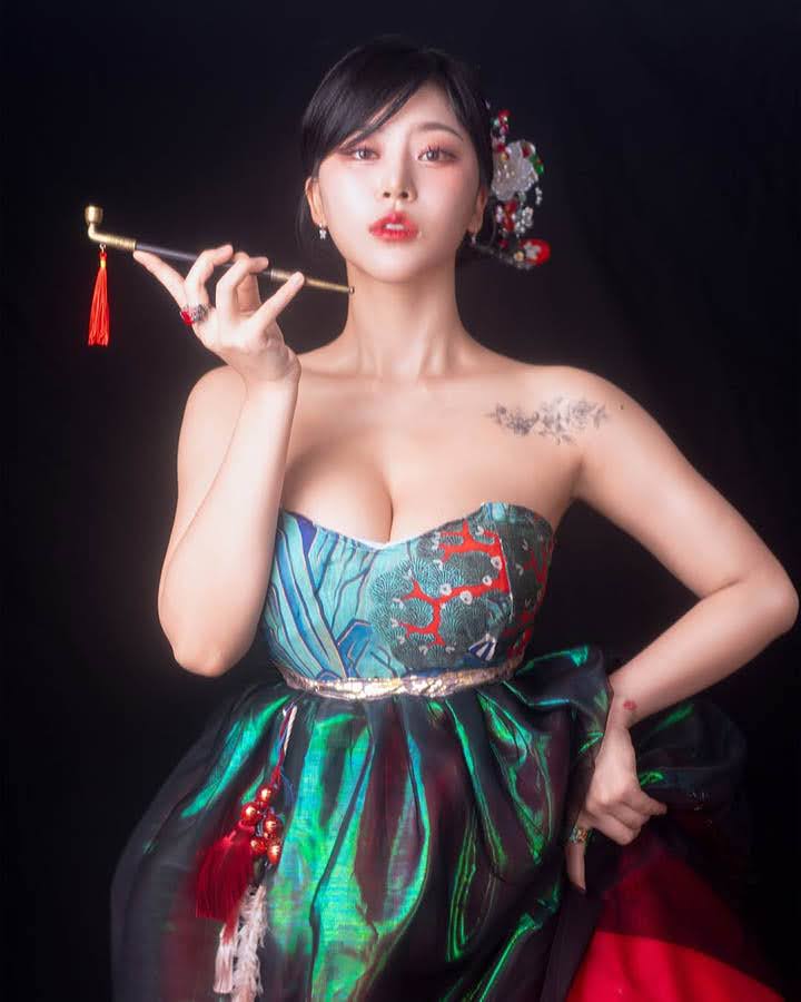 Cận cảnh nhan sắc “nữ pháp sư đẹp nhất Hàn Quốc” khiến dân tình xôn xao