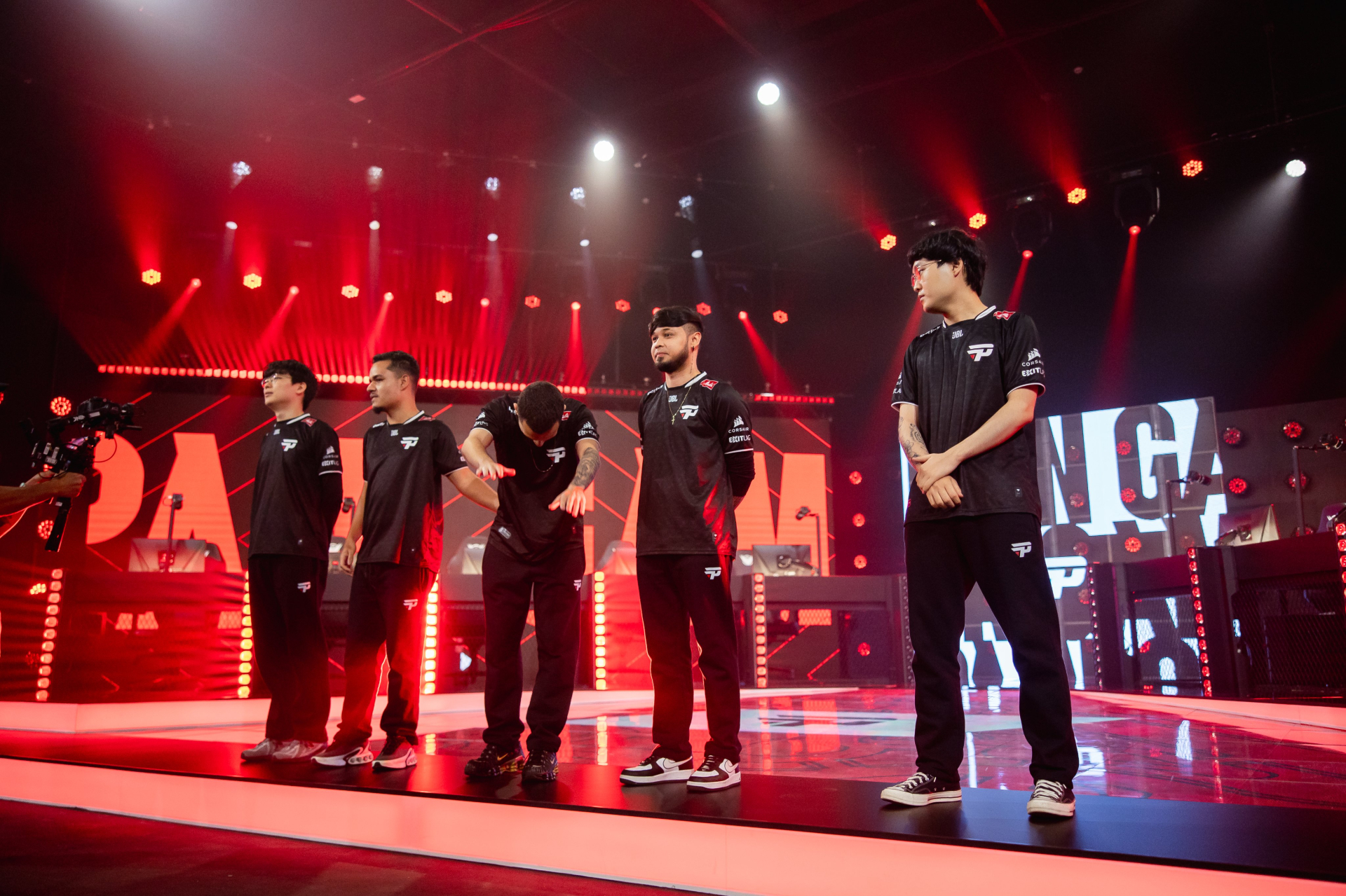 Không chỉ mất sự nghiệp mà TitaN còn có thể vướng vòng lao lý.