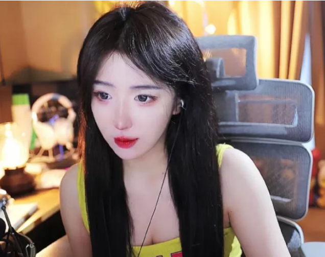 Cố tình chiêu trò để hút view, nữ streamer gặp sự cố trang phục đáng trách, nhận án phạt 