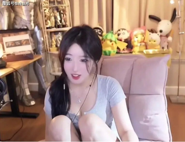 Cố tình chiêu trò để hút view, nữ streamer gặp sự cố trang phục đáng trách, nhận án phạt 