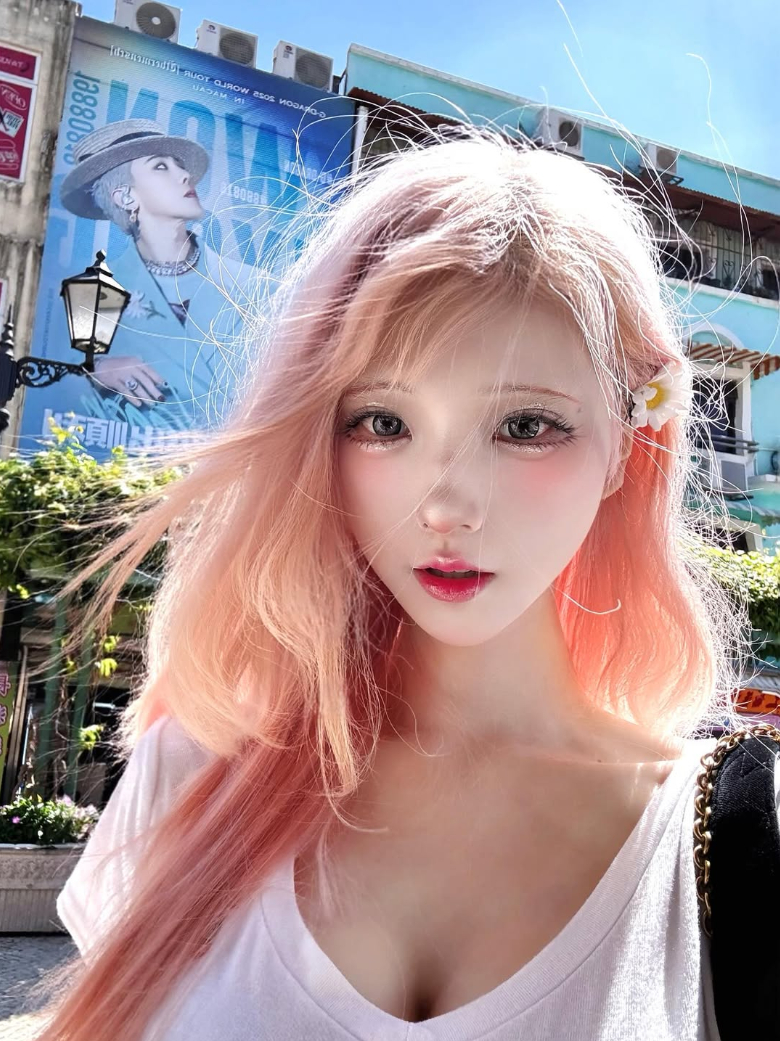Cosplay tạo điểm nhấn, nàng hot girl gợi cảm bất ngờ vướng drama trang phục
