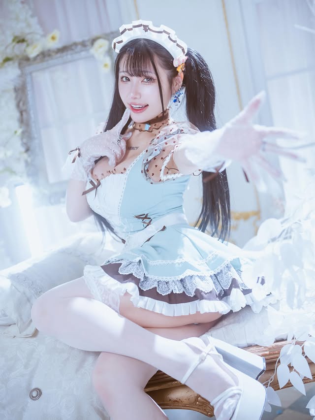 Rũ bỏ hình ảnh kín đáo thường ngày, hóa ra đây là cách coser này