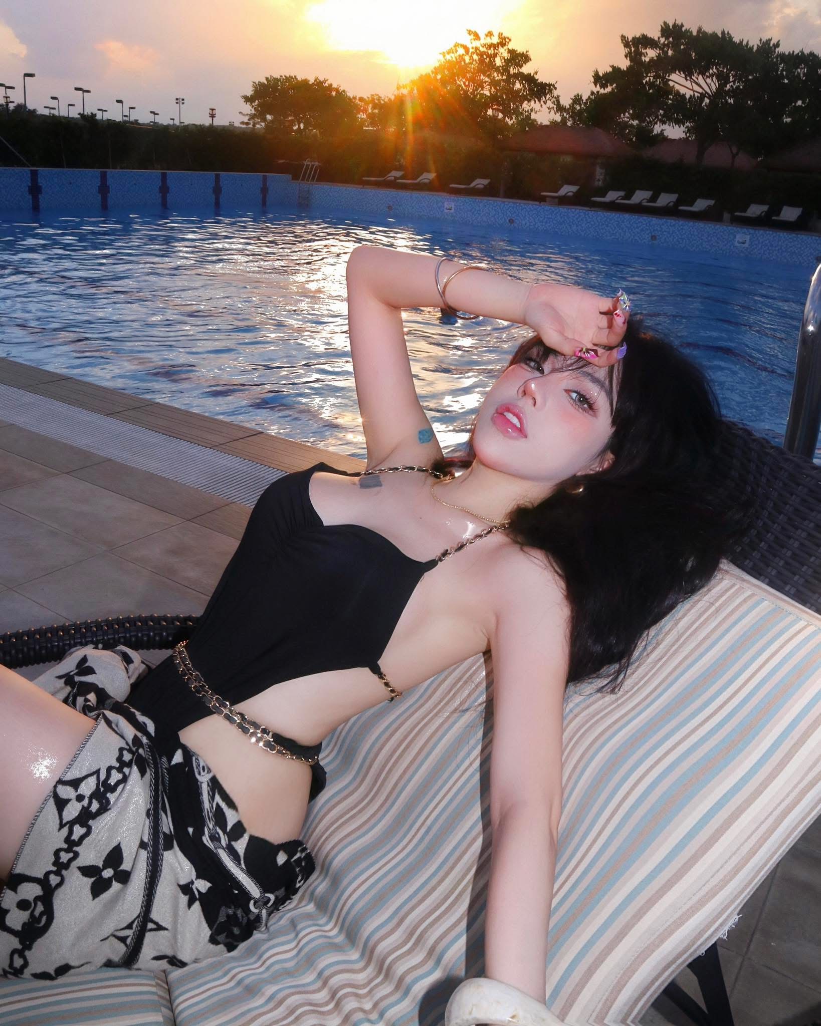 Thêm một hot girl gia nhập đường đua bikini, hứa hẹn mùa hè nóng bỏng