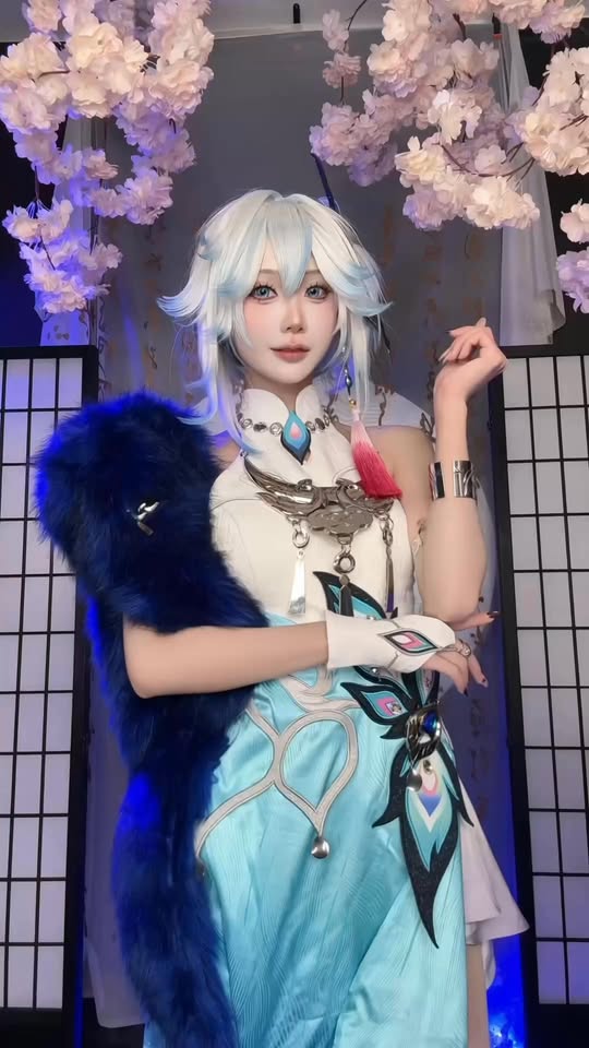 Cosplay rồi nhảy như idol, hot girl xinh đẹp khiến anh em