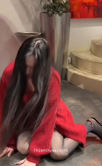 Xuyên không thành hoàng hậu, nữ coser khiến fan mê mệt với màn biến hình 