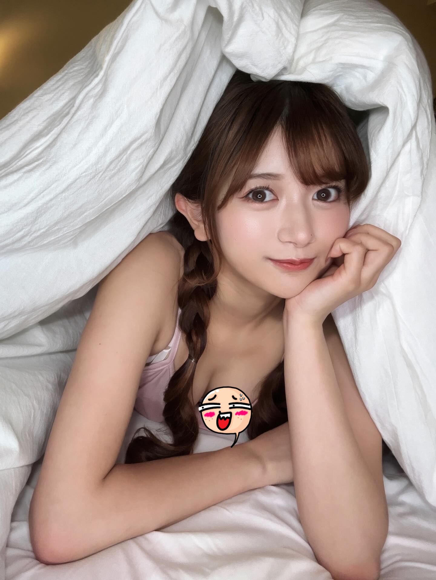 Hot girl nổi tiếng bức xúc khi bị xăm soi chuyện đời tư, nhận nhiều tin nhắn khiếm nhã vì nghề nghiệp