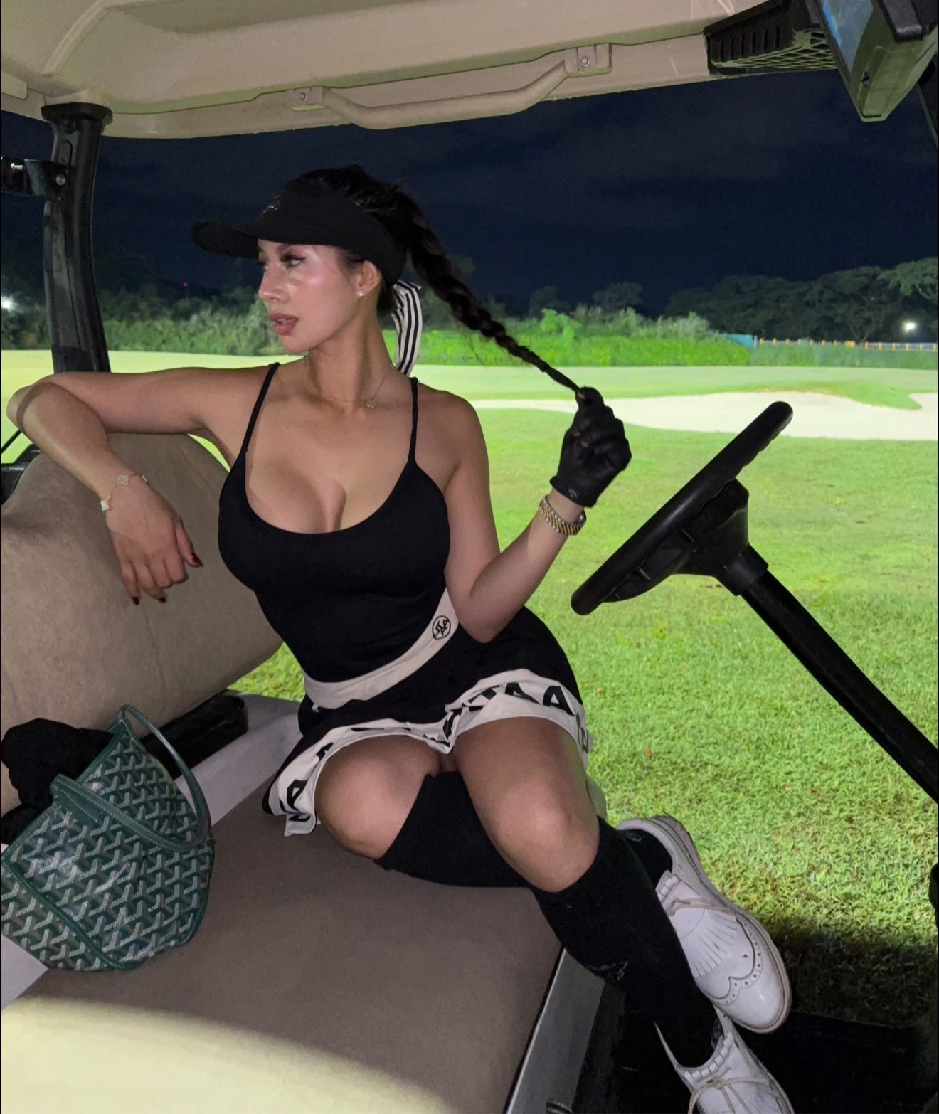 Hàng triệu người mải mê theo dõi một hot girl đánh golf, phải chẳng bộ môn thể thao sắp 