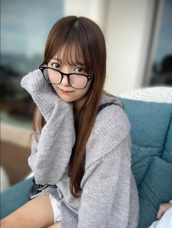 Hot girl nổi tiếng bức xúc khi bị xăm soi chuyện đời tư, nhận nhiều tin nhắn khiếm nhã vì nghề nghiệp