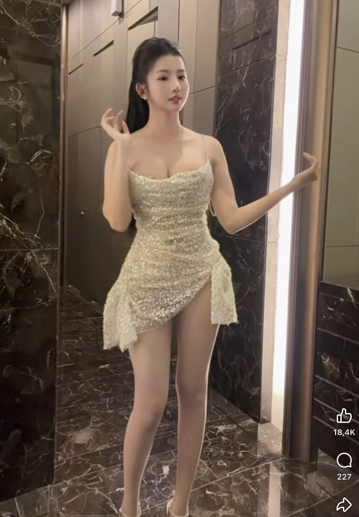 Làm clip bán váy, 