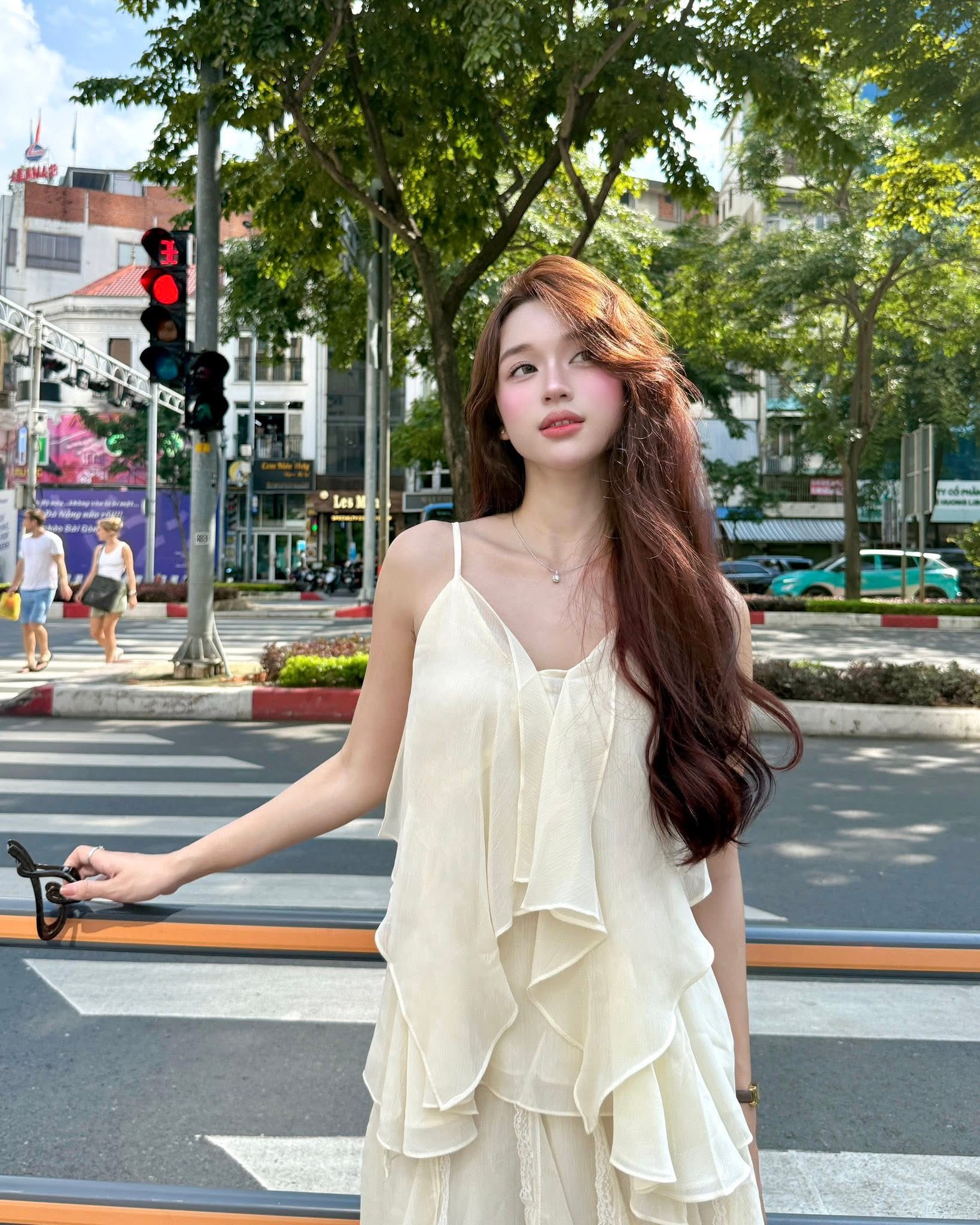 Sau màn diện đồ Siêu nhân hồng tại Concert, hot girl lại khiến cộng đồng mạng bất ngờ