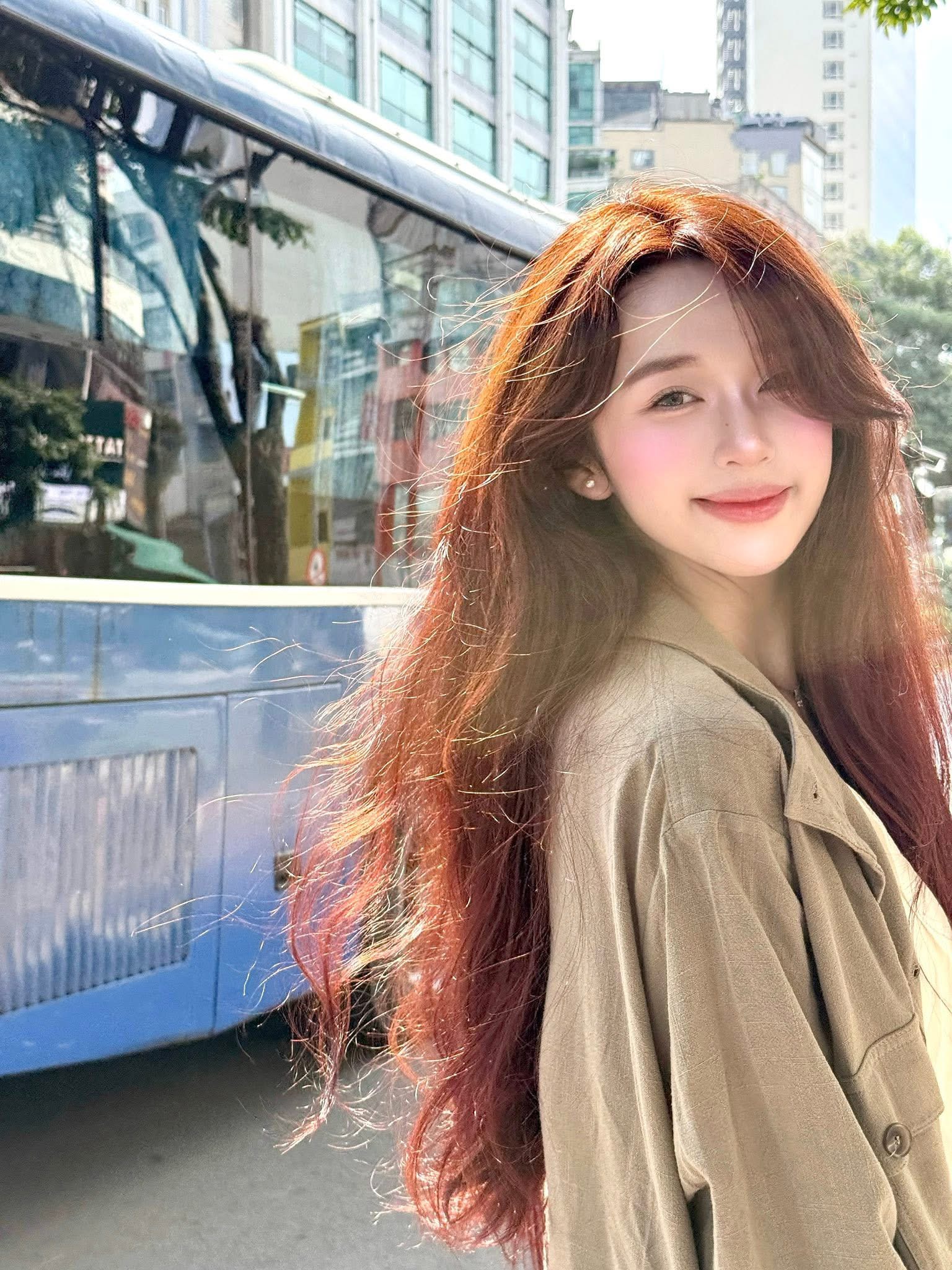 Sau màn diện đồ Siêu nhân hồng tại Concert, hot girl lại khiến cộng đồng mạng bất ngờ