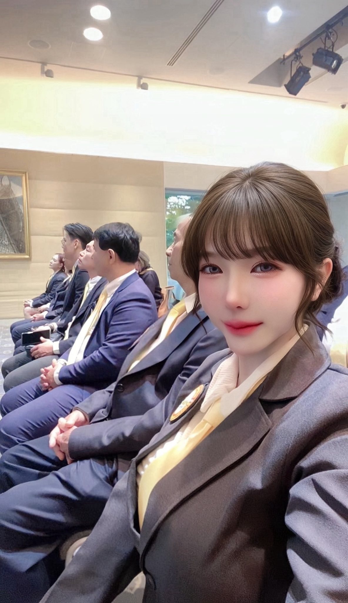 Nhận bằng Tiến sĩ, nữ DJ khiến tất cả ngỡ ngàng với trình độ học vấn