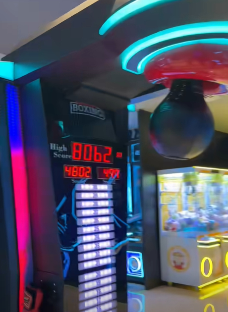 Trổ tài boxing, hot girl khiến người xem