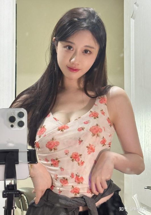 Nữ streamer gợi cảm thừa nhận vẫn độc thân, gây sốc khi tuyên bố đang