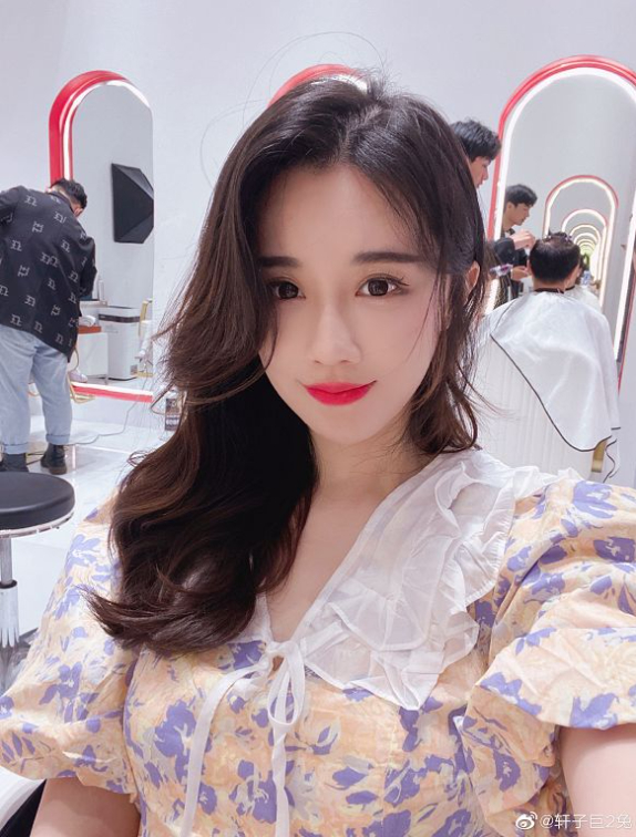 Nữ streamer gợi cảm thừa nhận vẫn độc thân, gây sốc khi tuyên bố đang