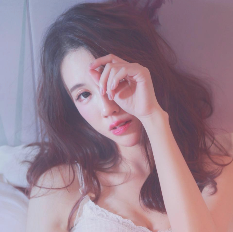 Nữ streamer gợi cảm thừa nhận vẫn độc thân, gây sốc khi tuyên bố đang