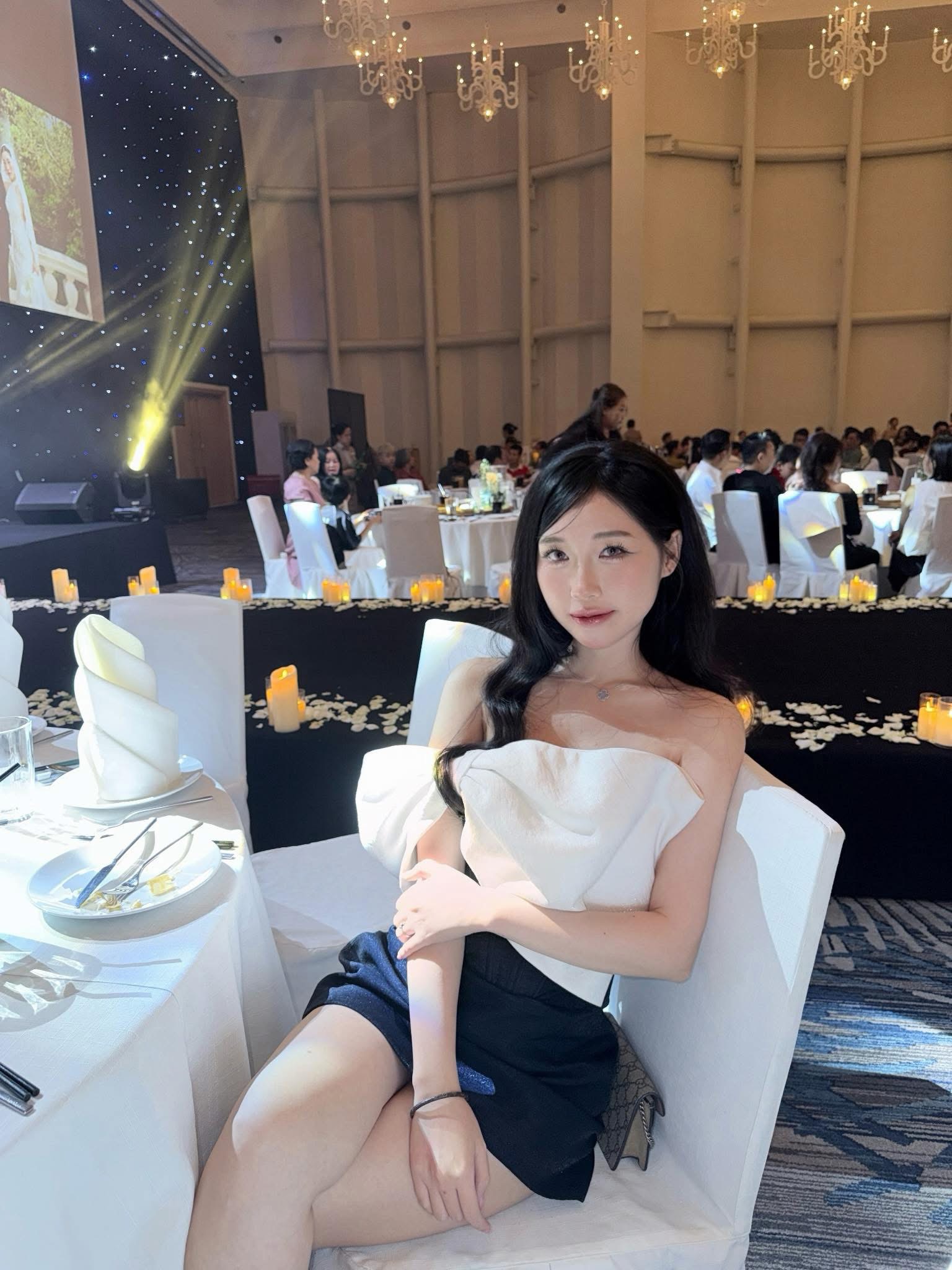 Cập nhật trạng thái đúng lúc bạn trai cũ 