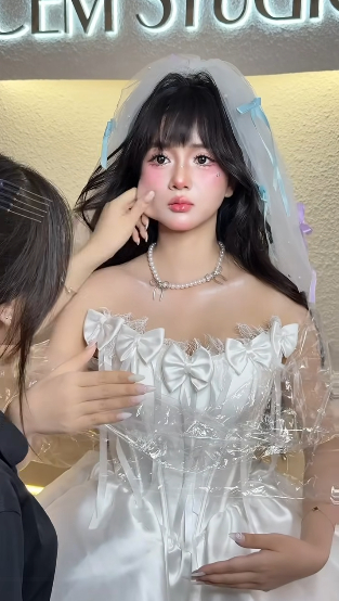 Hóa thành búp bê, hot girl xinh đẹp hút cả triệu view, khiến người xem ngỡ ngàng vi nhan sắc 