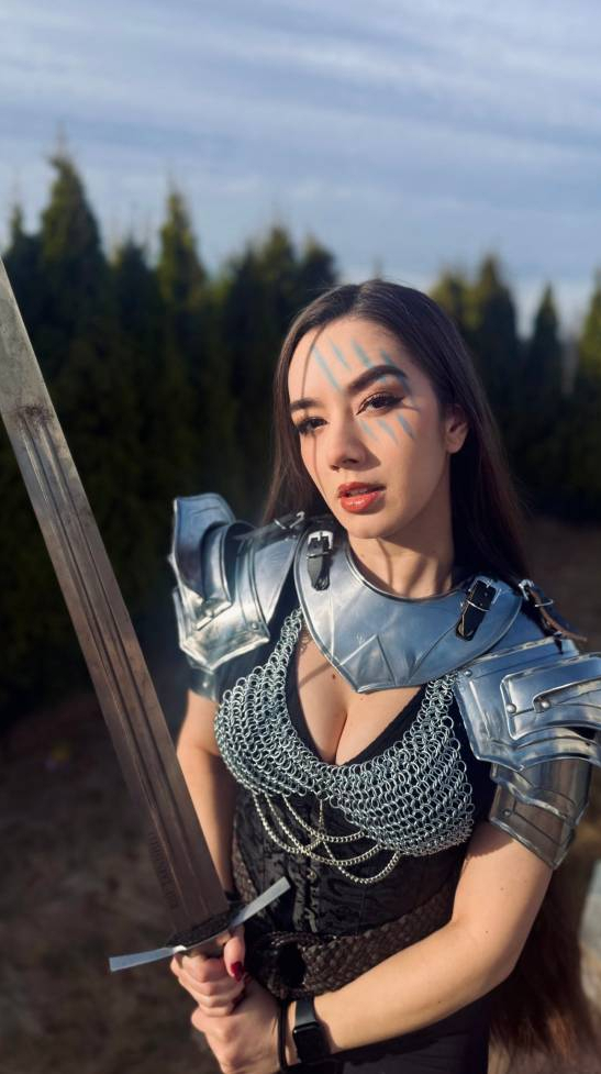 Cosplay game AAA mới ra mắt theo phong cách gợi cảm, nữ streamer nổi tiếng không ngờ, xem trang cá nhân càng thêm ấn tượng