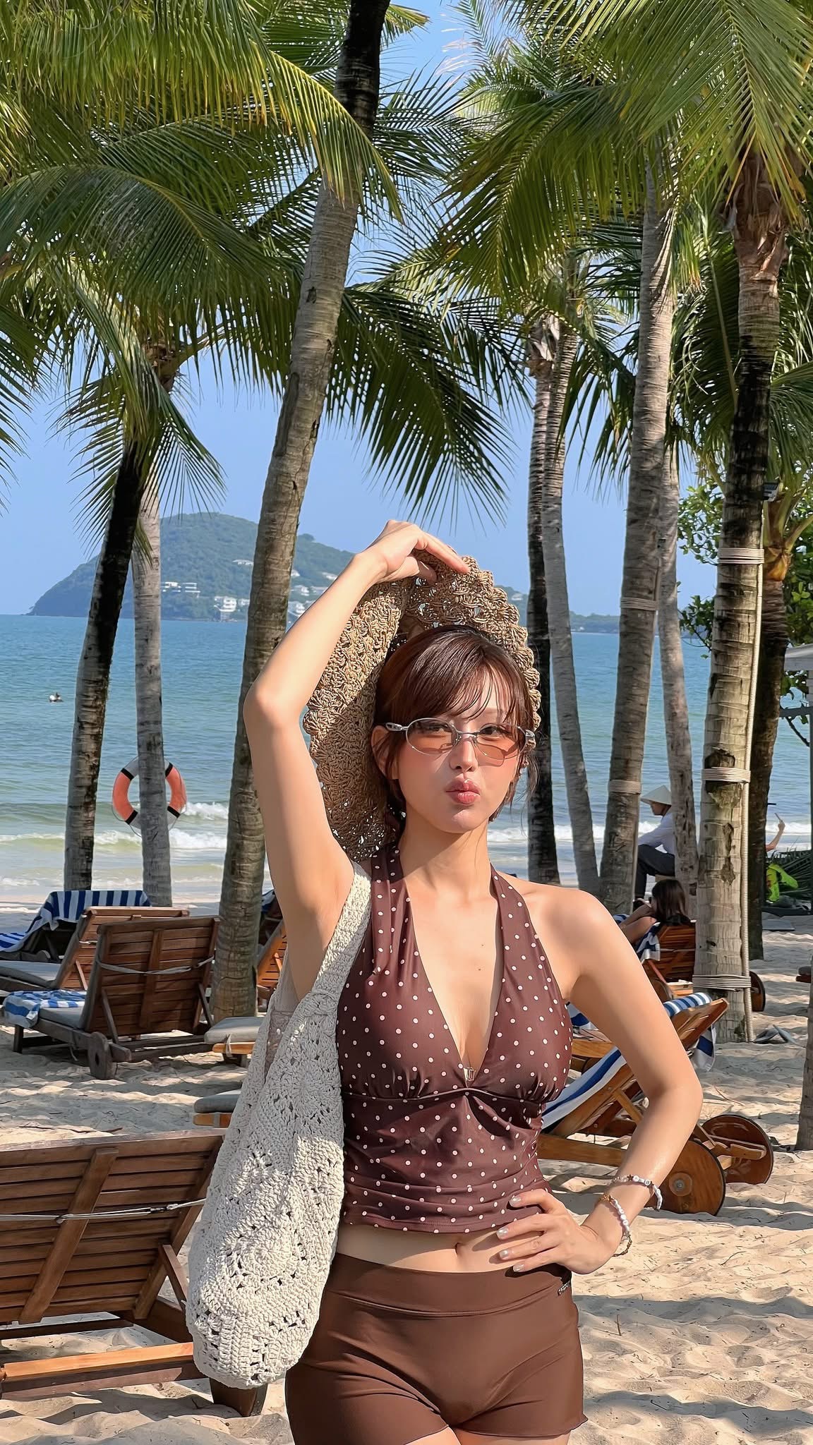 Nhan sắc gái xinh không cần